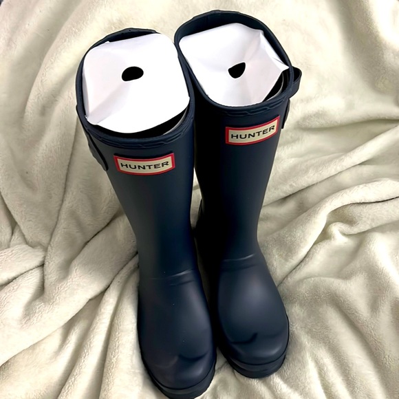 HUNTER-Kids First Classic Rain Boot. Size 2. Navy Blue.    New with original box - Picture 1 of 2
